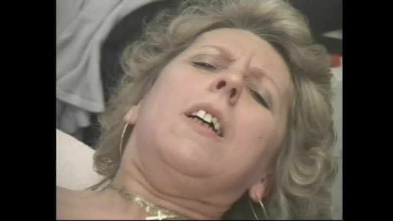 Vintage megastore: Babcia w bieliźnie z owłosioną cipką zerżnięta i cummed na...