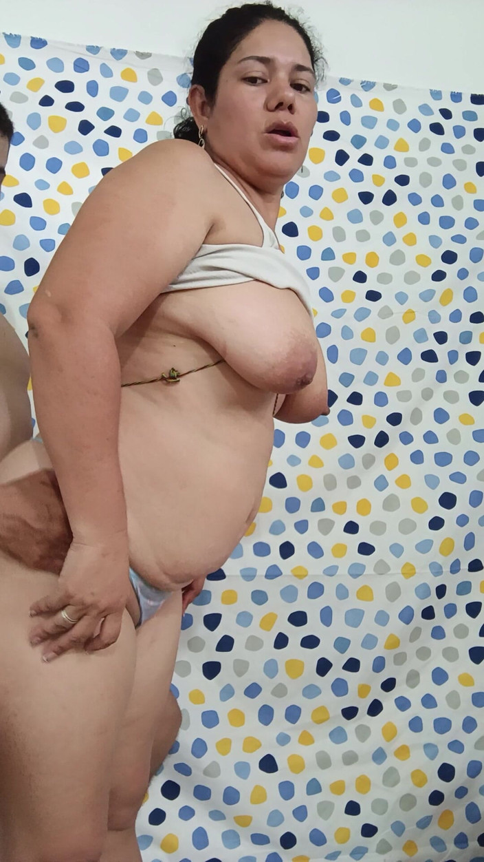 Valkyrie and Luigy Couple: Isteri cantik menghisap zakar