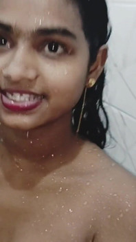 Indian Wife in Maroon Top Hot Oral Sex - Homemade Couple
