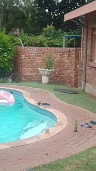 Ela estava tão excitada que usamos com dois paus