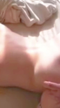 의붓형제가 저를 깨워서 엉덩이를 찔렀어요 2부