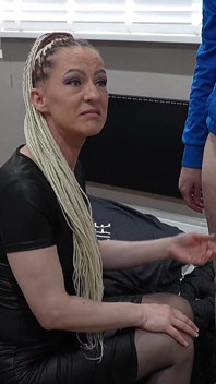 Cuck Krzesło 23 Firegirl tryska w jej usta rogacz jako Ona Blacked Doggystyle