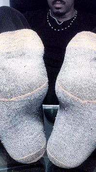 I Expose My Bright Male Soles (2025)