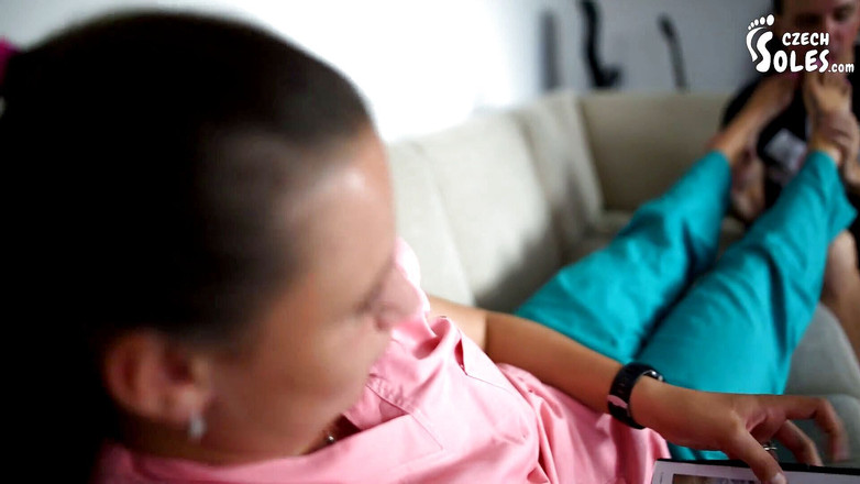 Czech Soles - foot fetish content: Kaki sempurna perawat cantik disembah oleh dokter