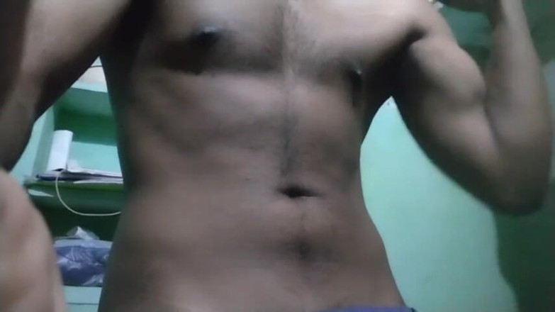 Desi Tits: Un jeune garçon musclé de gym baise une grosse bite