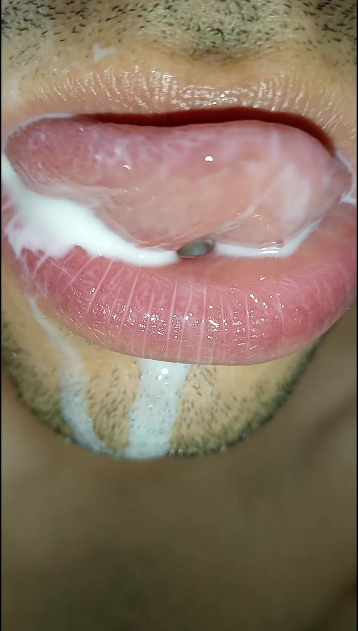 Rey rey: Éjacule dans ma bouche, joue avec ton sperme, et avale-le,...