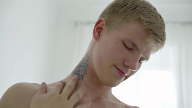 Gay Deluxe: Chico semental