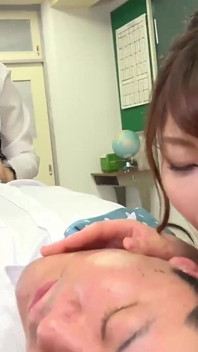 Seksualiti bertiga muktamad tergesa-gesa, dengan pusingan lidah di tetek awak bahagian 2
