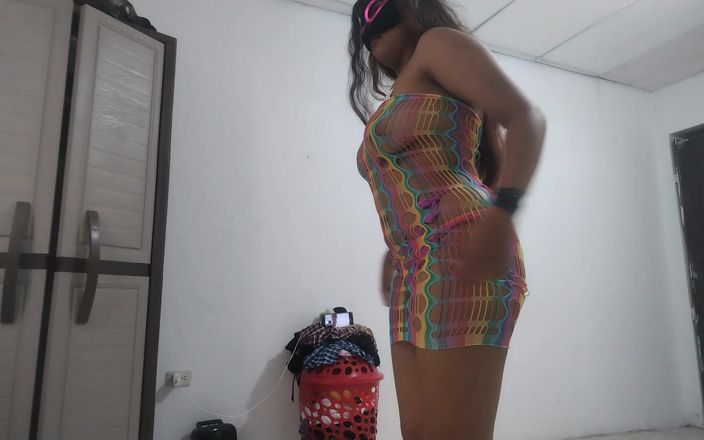 Goky: Fată de 18 ani dansând pentru iubitul ei pe apel video