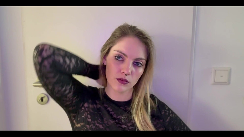 Naughty Natascha: Zblízka Kouření v černé krajce