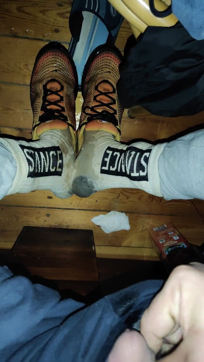 SmokedAlloy2: Les Dirtyjunkbro n’ont pas besoin de toilettes pour pisser. Il...