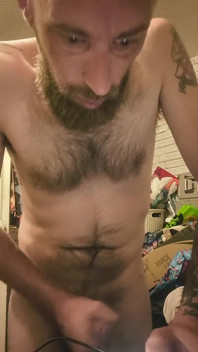 Masturbando meu pau duro e fumando um cigarro