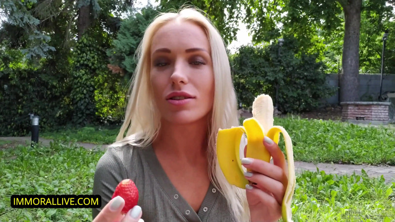 Immoral Family: Děvka blondýnka má panenství od nevlastního bratra - Sexy nevlastní sestra...