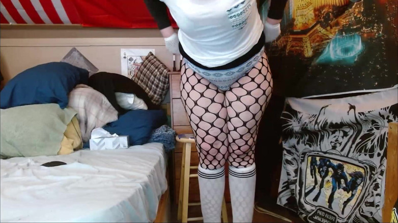 CosmicJones88: Cosmicjones88 se dezbracă până nud și își arată mică