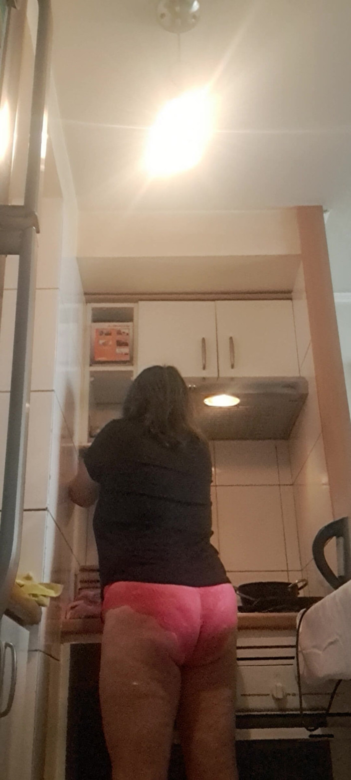 Mommy big hairy pussy: MILF, küche putzen