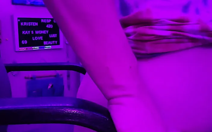 Kinky Kristen: Dildo session