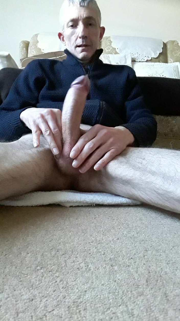 James Dirty Boy: Masturbándose en la sala de estar