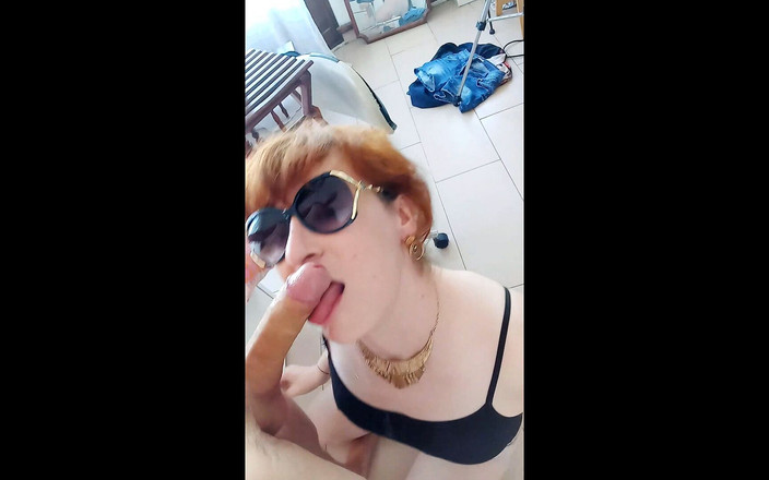 RedLili: Roodharige Trans Zuigt Een Mooie Lul