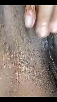 Meu marido estava ausente, então eu usei vibrador para minha buceta apertada e fofa