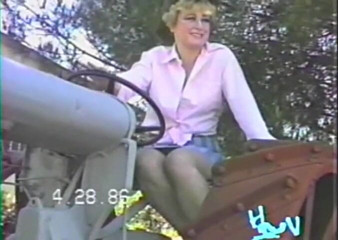Homegrown Wives: Vintage flashing and smoking from mature slut