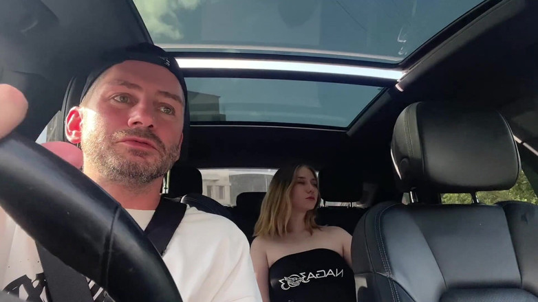 Mila Pie: Eu chamei o motorista de táxi com minha buceta