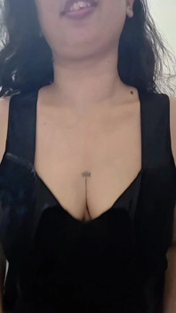 Linn Teasing Boobs