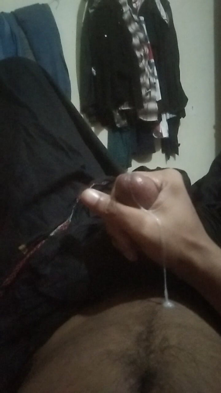 Viral_tiktokar: Je voulais faire l’amour alors je me tape la main