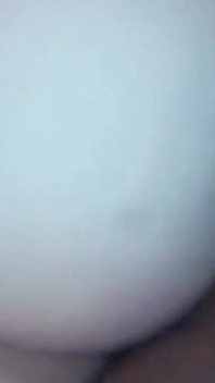 Cewek sange ini lagi asik ngentot kontol raksasa pria kulit hitam sampai muncrat
