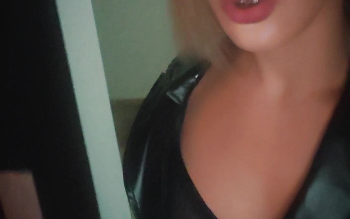 DeesseJulia: 私のダンジョンとウェットルックの衣装の準備 - Maitresse Julia