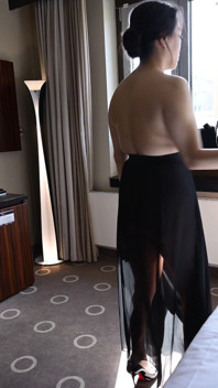 นายหญิงจีนเปลือยกายเตะไข่