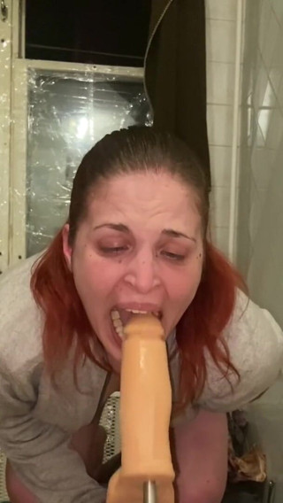 Elena917: deepthroat and spit on face with fuck machine