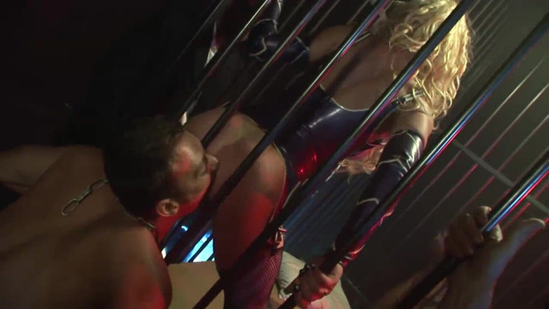 Rosen video productions: Cindy Behr viene scopata nel culo in una doppia penetrazione...