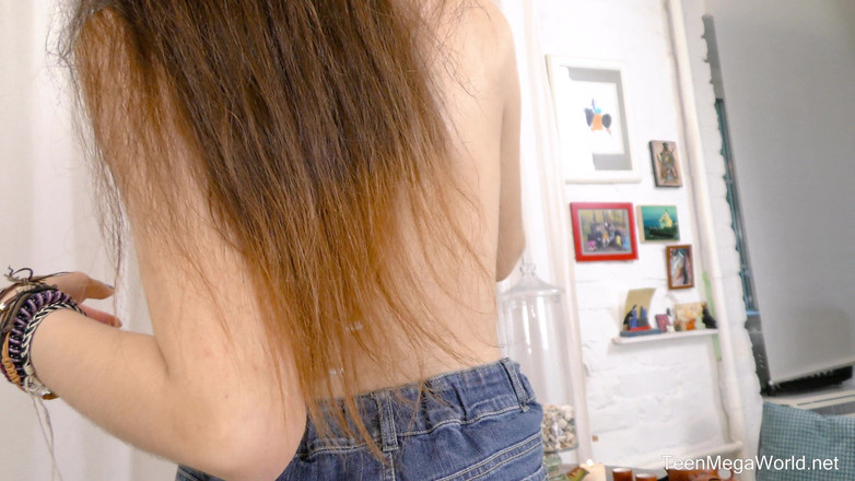 Teen Mega World: 창녀들