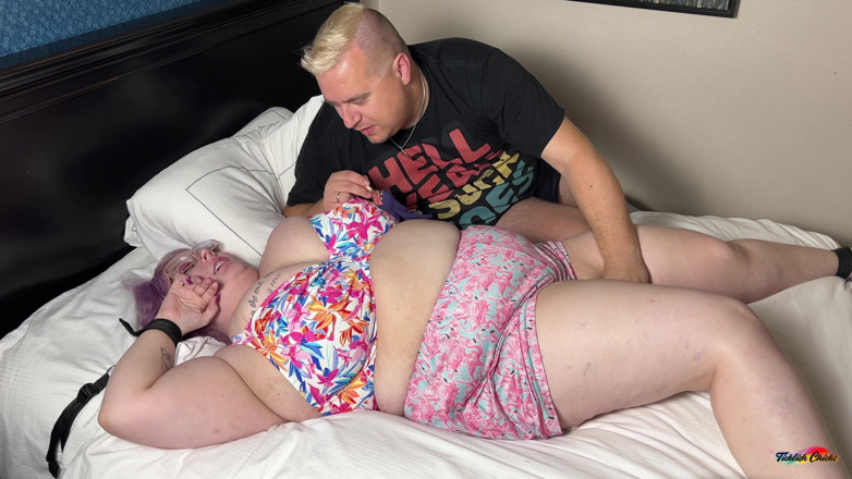 Ticklish Chicks: Fetcon '25: Lolos10toes spuści dwunasto razy