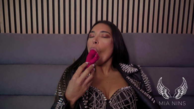 Mianins: Вступление соло-видео, SFW