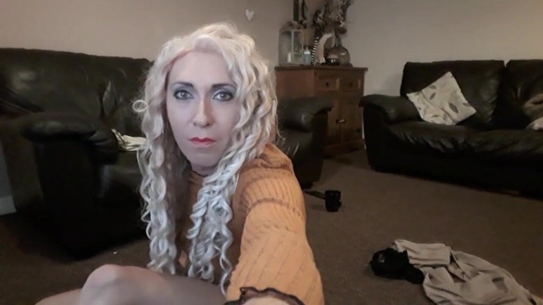The Midnight Minx: Themidnightminx fingers her ass x