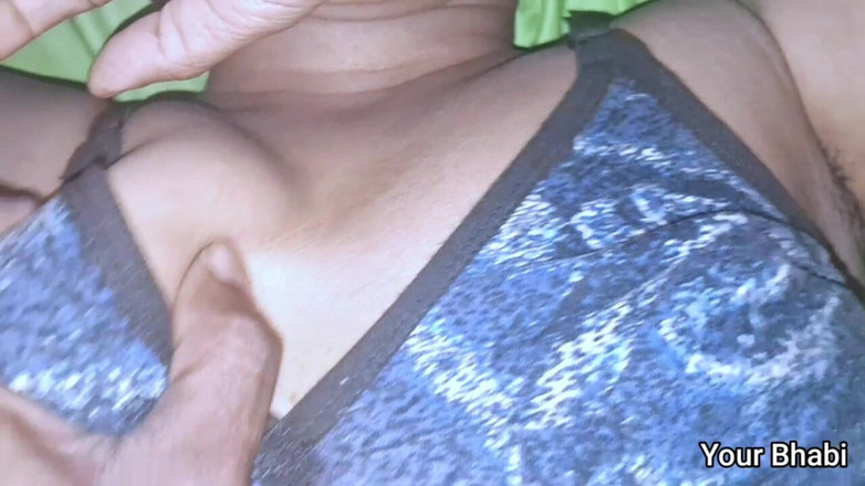 Bhabi: Yeni evli köylü evli kadın desi Hintli ateşli çift