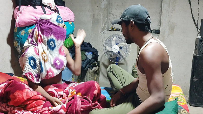 Indian Hijraji: Suami meninggalkan saya, mengongkek pantat saya hari ini dan kami...