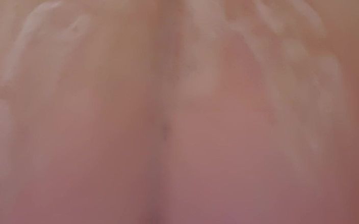 JJ Jewel BBW: Velká krásná milfka má sexy mýdlovou sprchu
