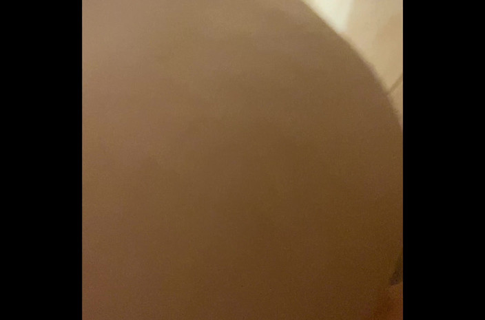 Serbian Boy: नहाने से पहले