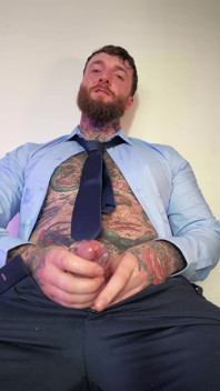 Potetovaný Dom Solo Cumshot uctívání video