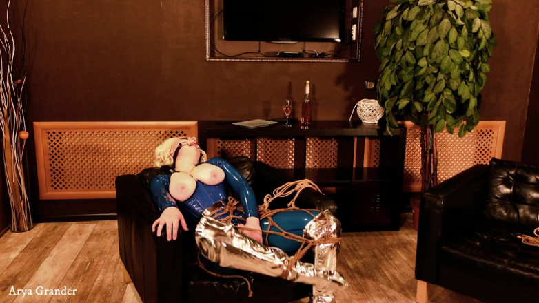 Arya Grander: BDSM 로프 본디지 프로세스의 백스테이지, Latex의 Shibari 자위