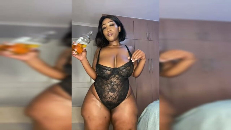 Legendary Booty Overdose: BBW Fucking Dildo &amp; Striptease