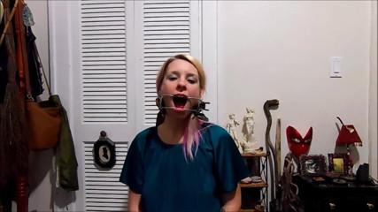 Selfgags classic: Dolly'nin öğürme eğitimi - bölüm 2