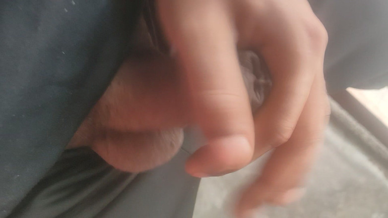 AlexAlejandro13: 抚摸裤子