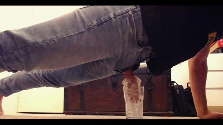 Awesome A: Melakukan Beberapa Push-up!