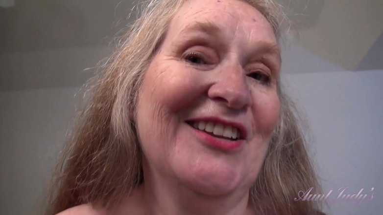 Aunt Judy's: AuntJudys - あなたの巨乳GILF継母マギーはあなたのコックを吸う(POV)