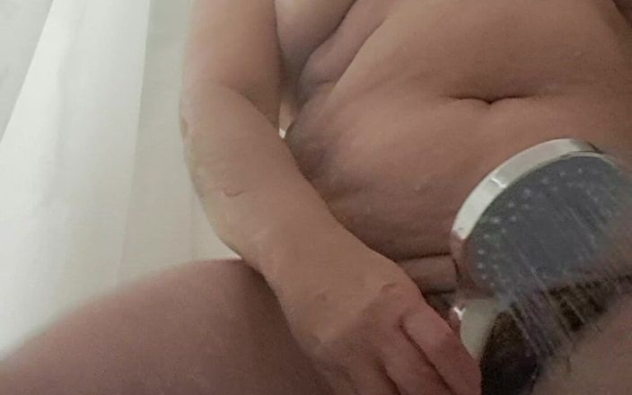Mommy big hairy pussy: Sprchování před kamerou Matida