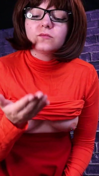 Velma Meyakinkan Shaggy untuk Jadi Pemberani
