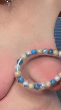 600 successi sulle tette con vari attrezzi